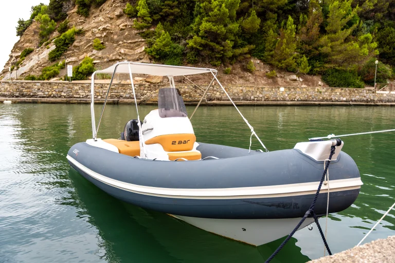 cbluxuryrent-noleggio-gommoni-e-yacht-01