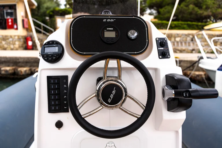 cbluxuryrent-noleggio-gommoni-e-yacht-04