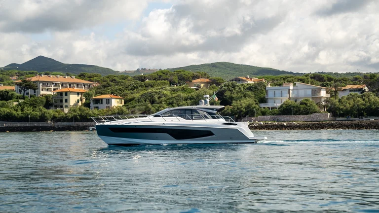 cbluxuryrent-noleggio-yacht-azimut-02
