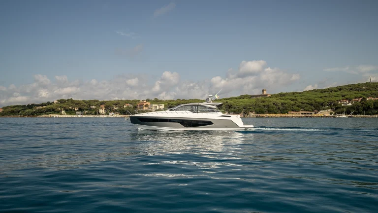cbluxuryrent-noleggio-yacht-azimut-03