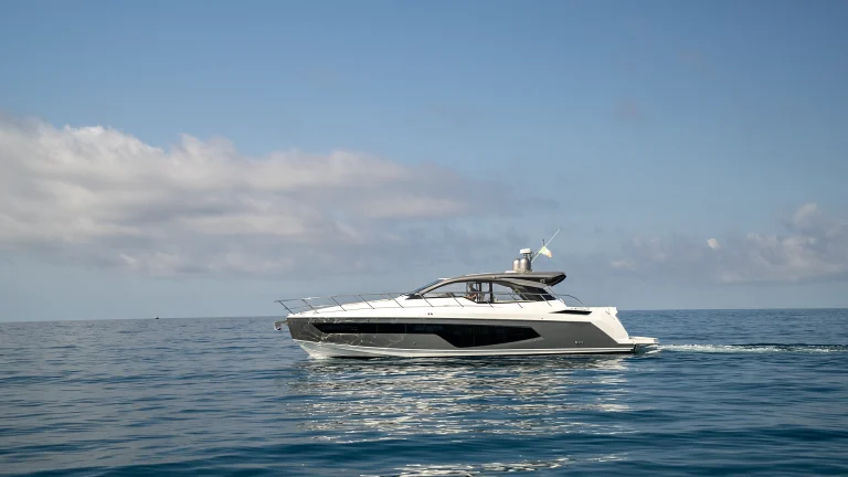 cbluxuryrent-noleggio-yacht-azimut-04