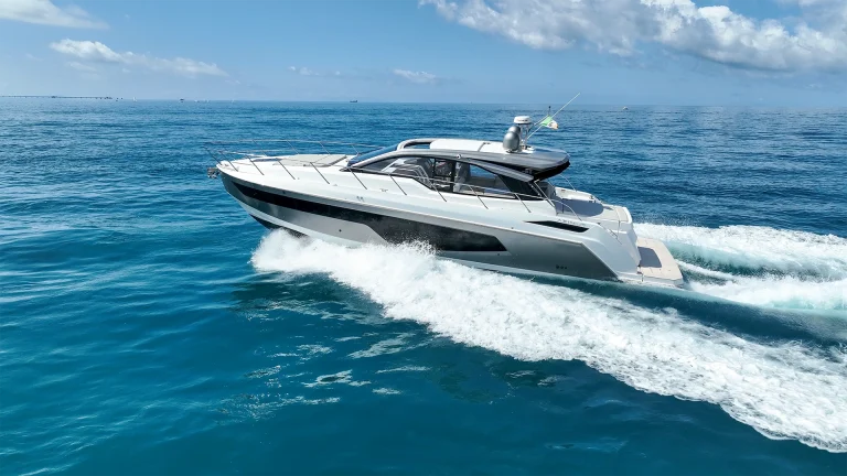 cbluxuryrent-noleggio-yacht-azimut-07