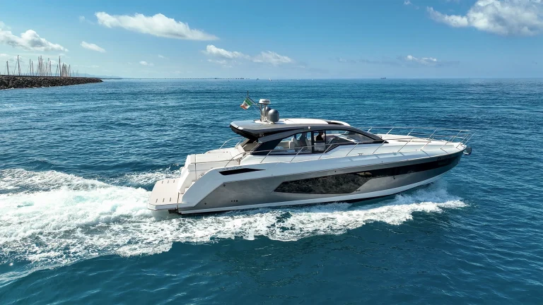 cbluxuryrent-noleggio-yacht-azimut-08