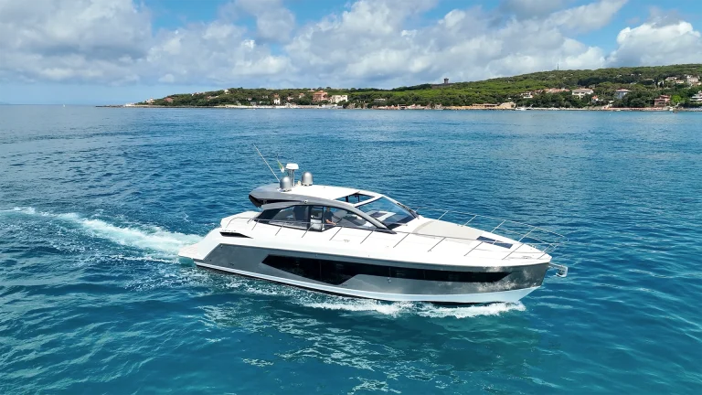 cbluxuryrent-noleggio-yacht-azimut-09