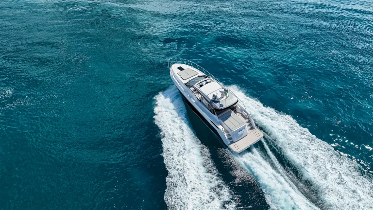 cbluxuryrent-noleggio-yacht-azimut-10